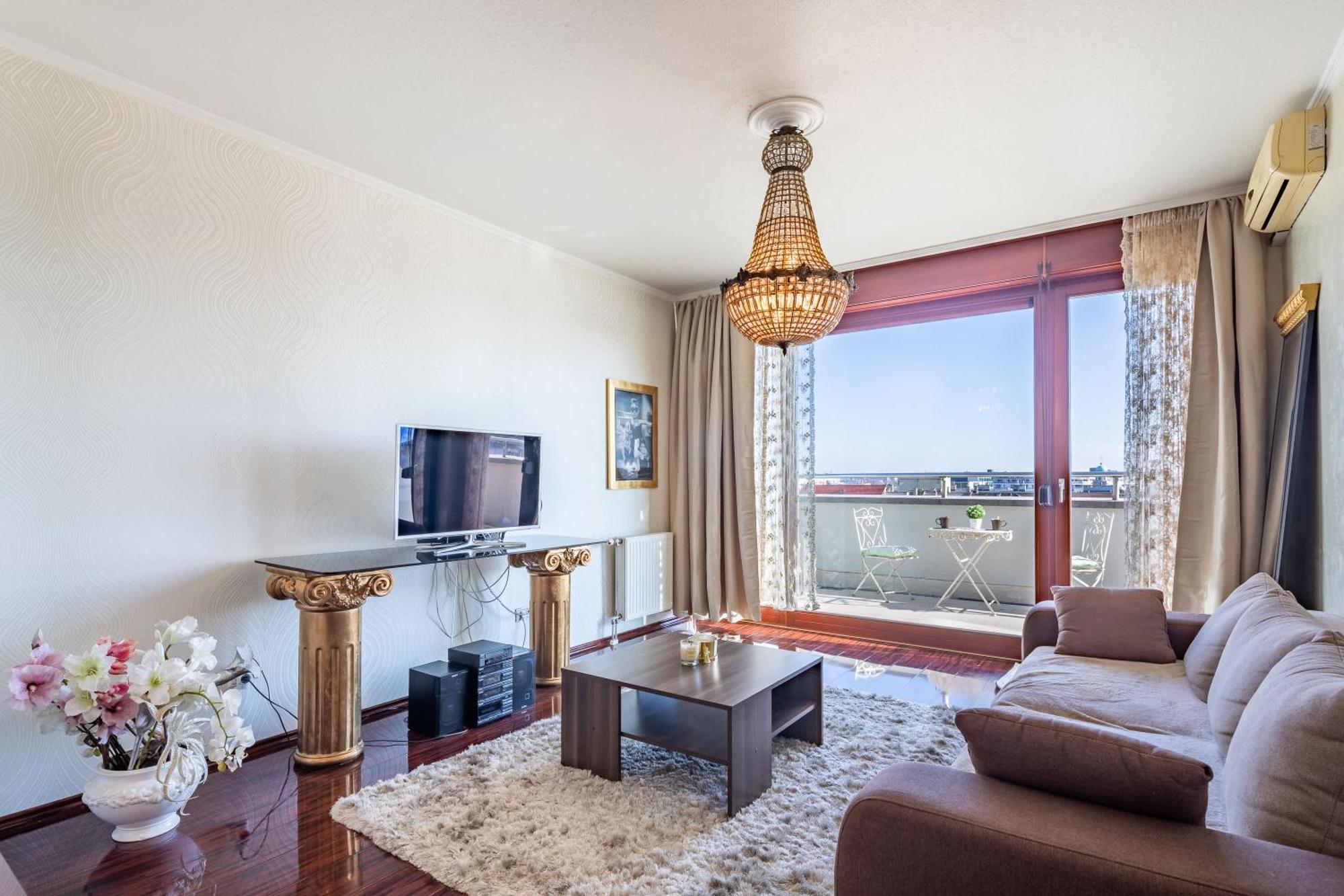 Penthouse - Modern Luxury - Sunny Apartment
